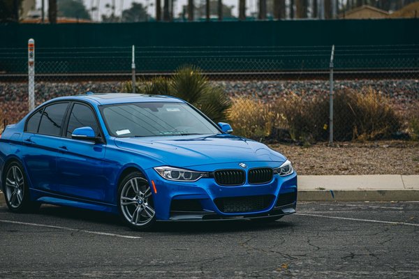 Quelles sont les meilleures pratiques pour l'entretien des freins d'une moto en milieu humide?